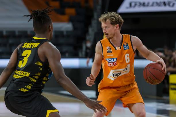 在逆境中不 在逆境中不